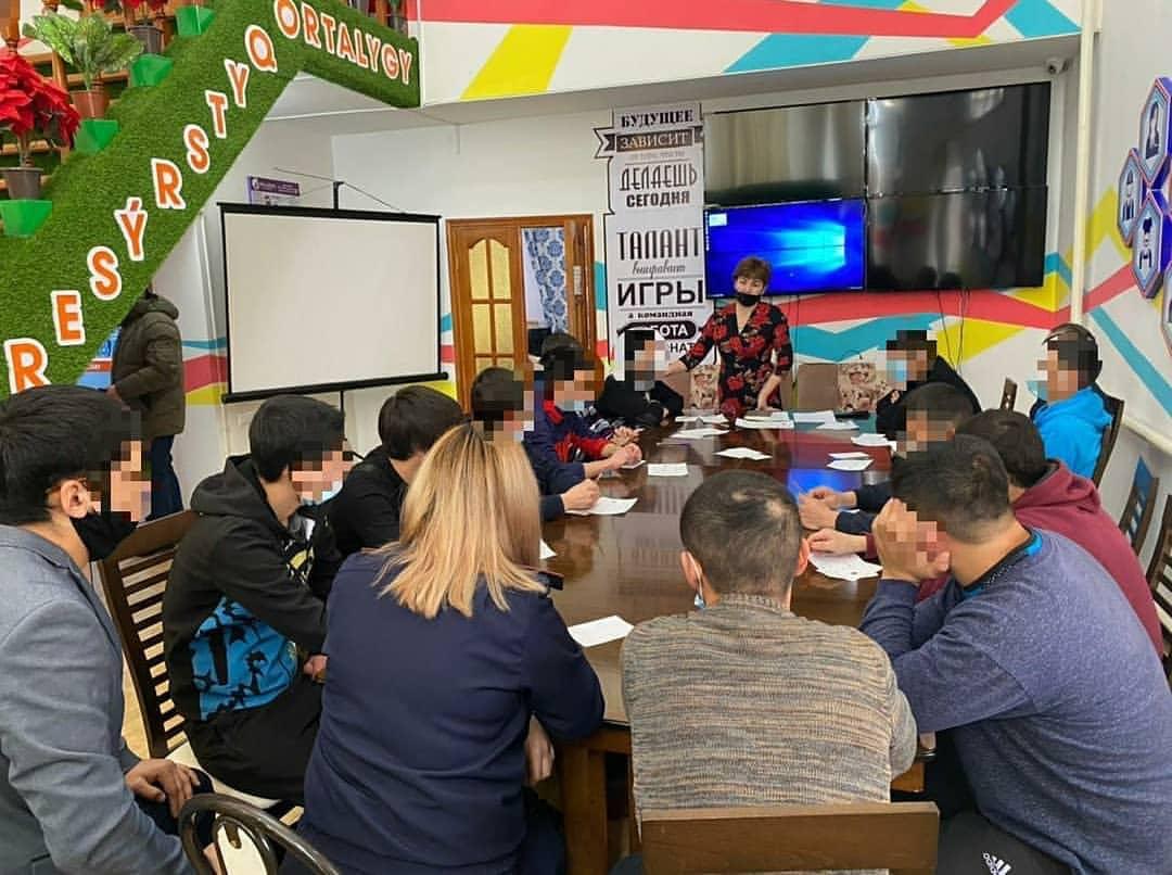 Б. Байкадамова 17 февраля провела встречу психологический час с гражданами из списка службы пробации на тему «Поверь в себя!".