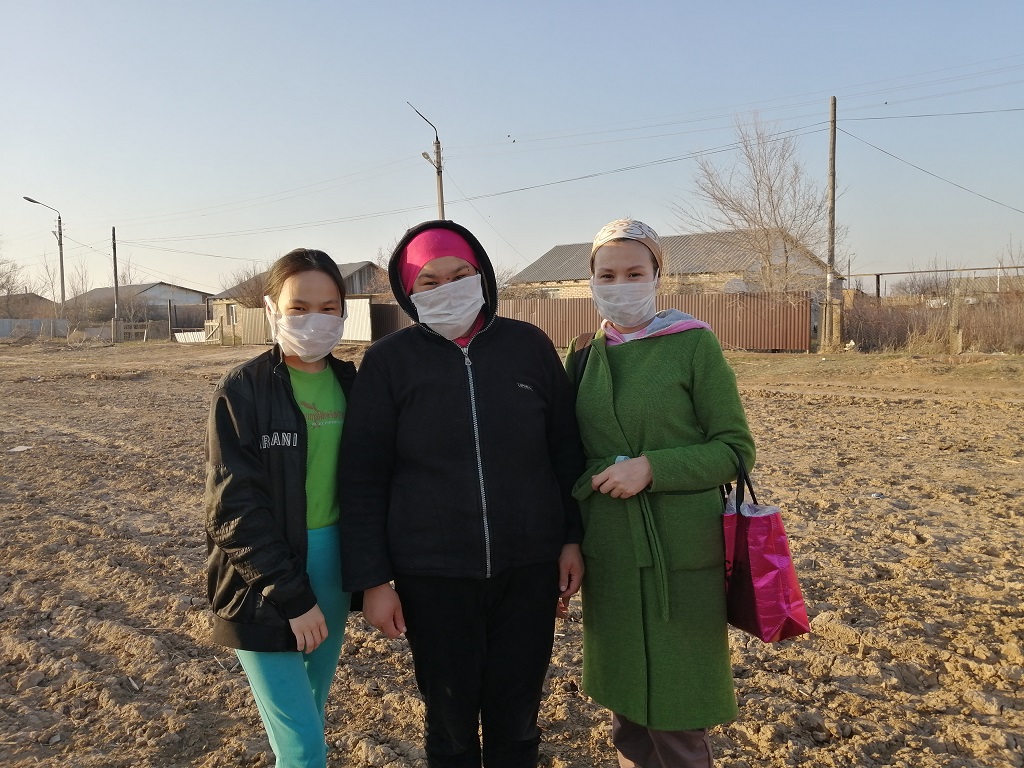 Волонтёры С.Мендешевского сельского округа сшили медицинские маски