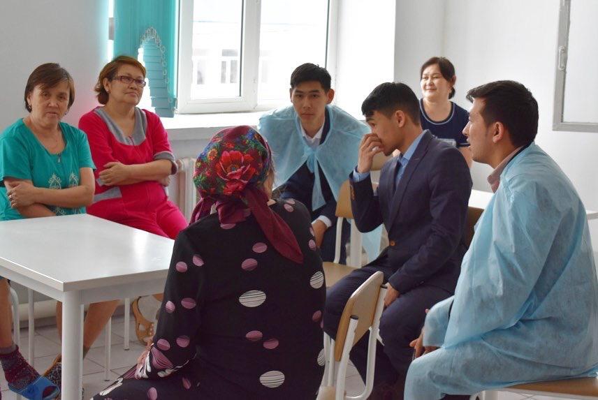 Волонтеры посетили Чингирлаускую центральную районную больницу